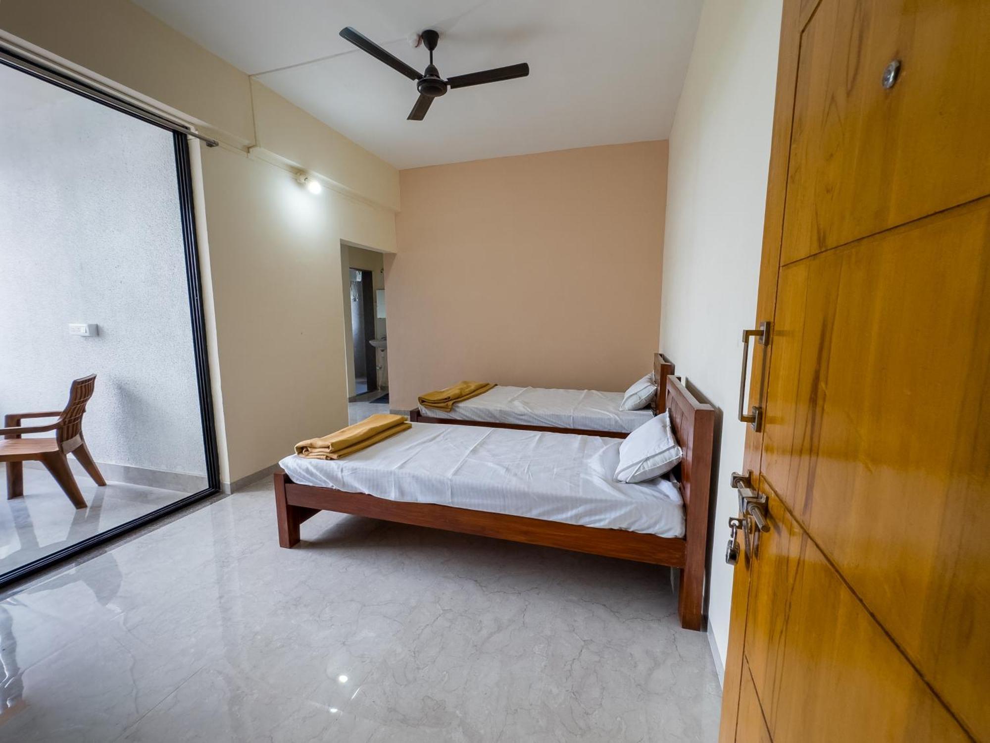 Punekar Bhavan Akalkot エクステリア 写真