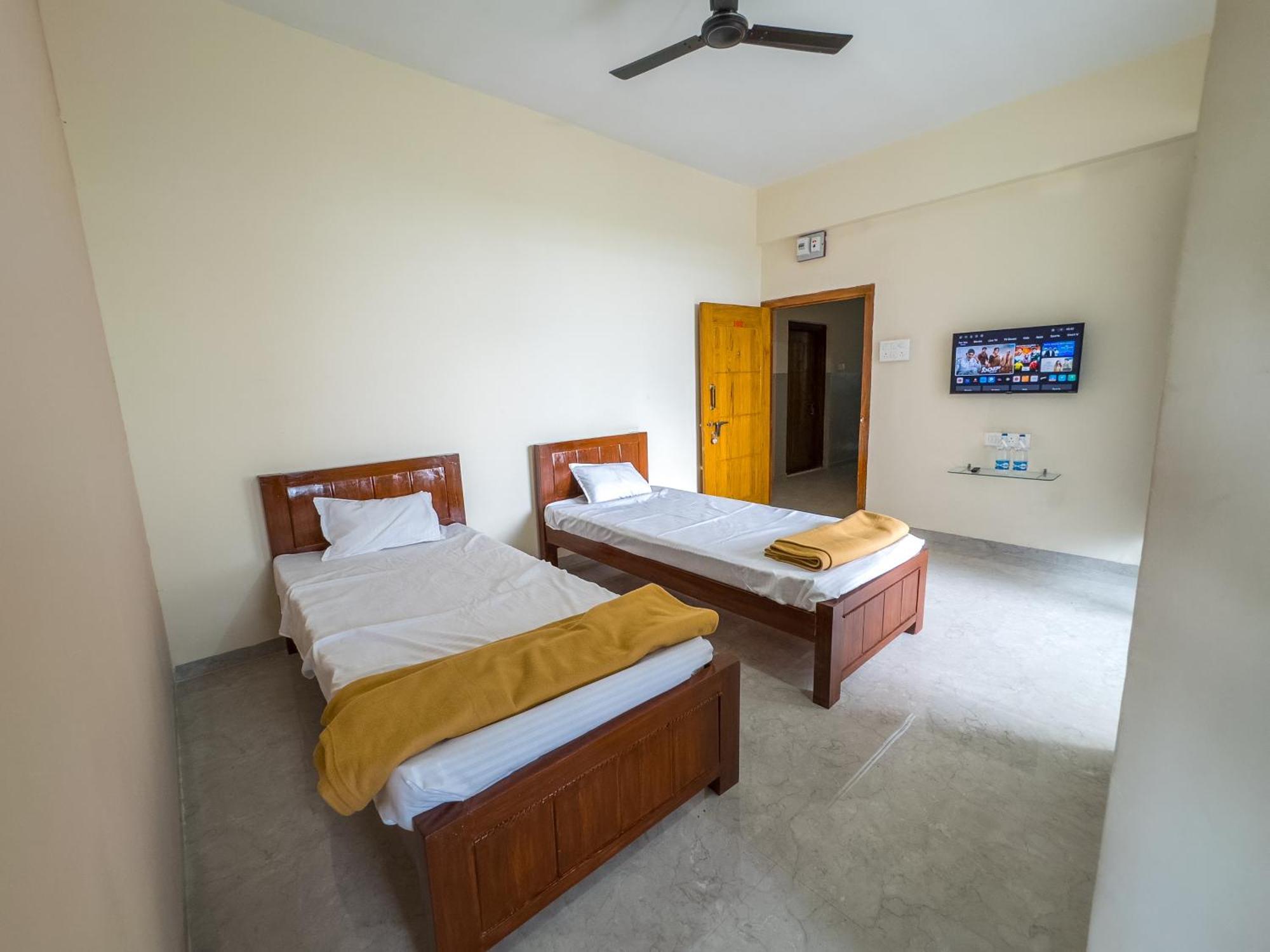 Punekar Bhavan Akalkot エクステリア 写真