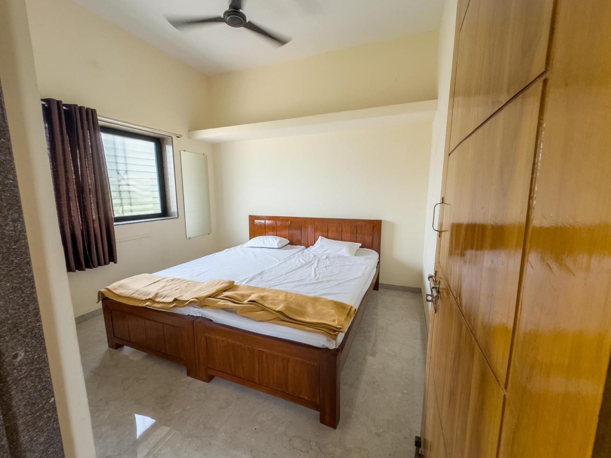 Punekar Bhavan Akalkot エクステリア 写真
